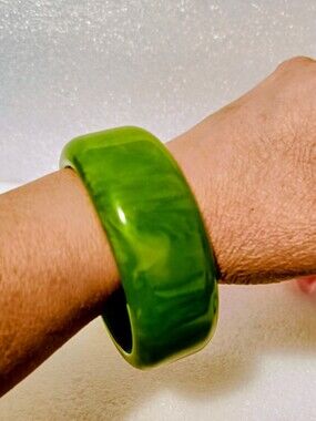Vintage Green Marbled Bakelite Bangle Swirl Apple Green